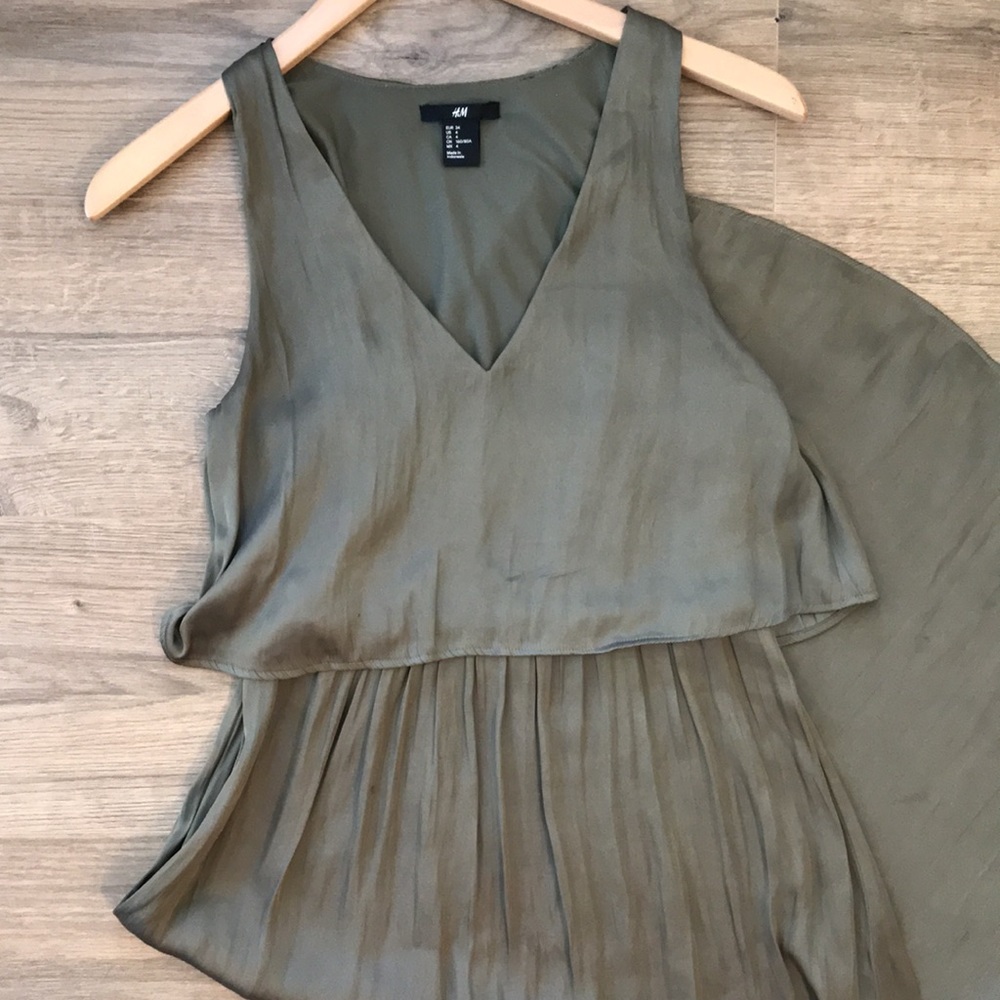 H&M Dress / Olive Green / Silky to the touch / Size 4 / lightly used